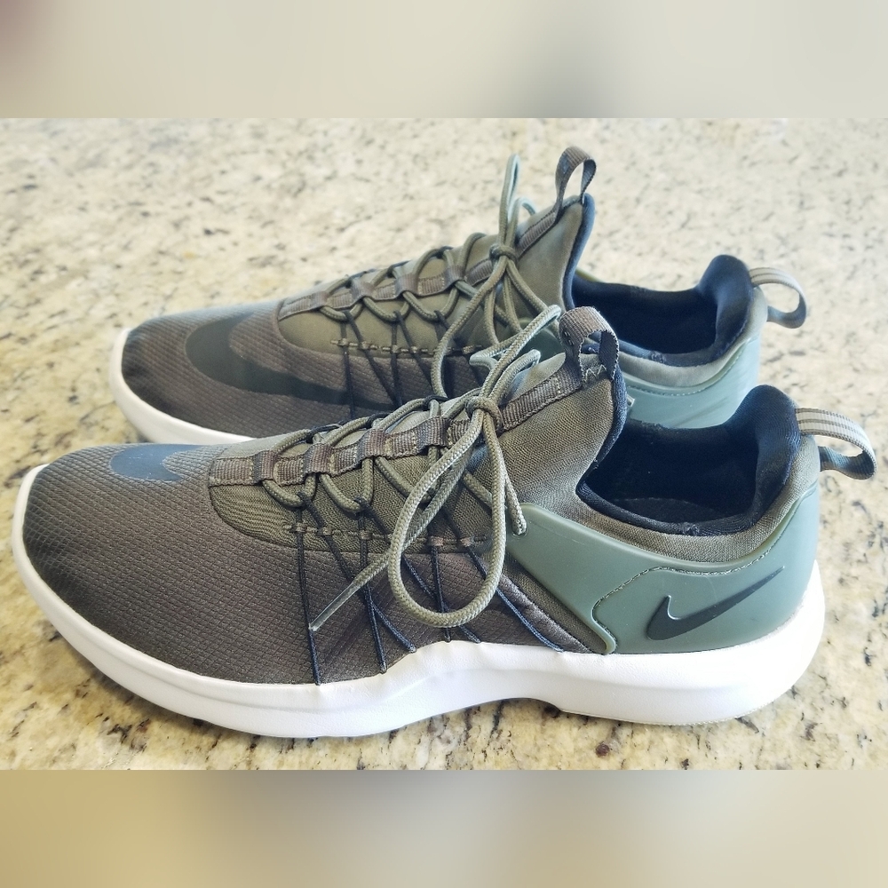 Nike Darwin Men's Running Shoes Cargo Khaki Military Green 819803-302 Size 7 EUC
